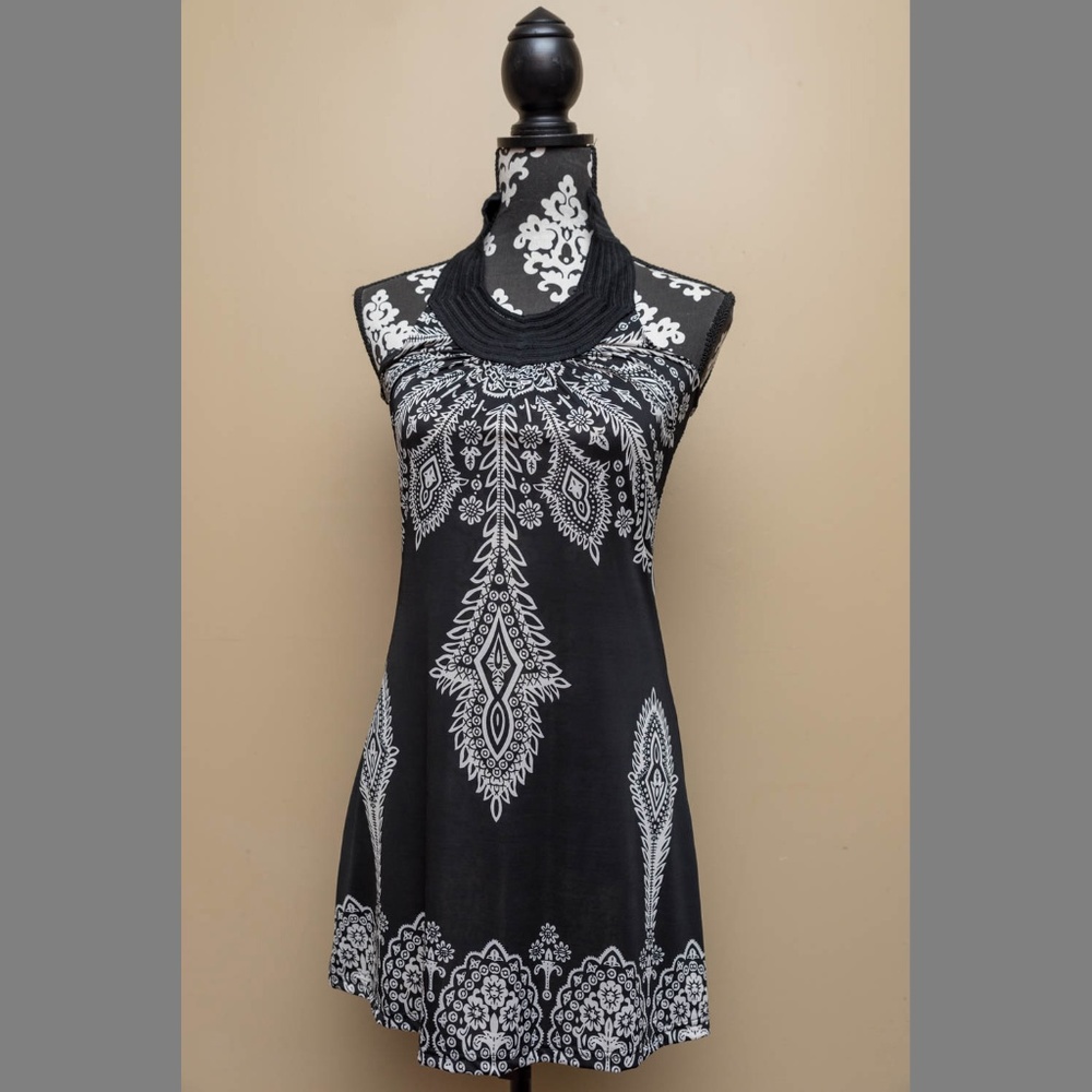 Black & White Small Sleeveless Dress